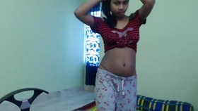 A tantalizing webcam performance by a gorgeous teen from India