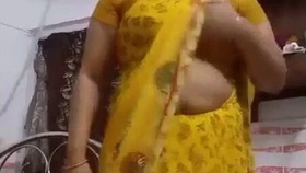 Stunning wife removes her sari and creates a video for her admirers