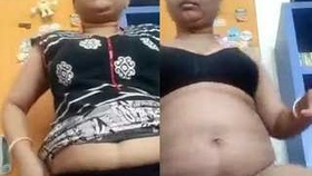 Indian sister displays her attractive physique