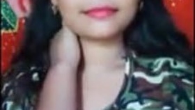 Indian village girl from Assam flaunts her seductive physique for her boyfriend