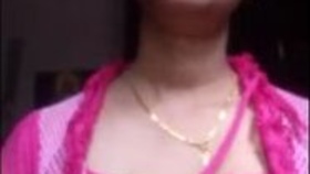 Village bhabi reveals cleavage as she unzips her dress