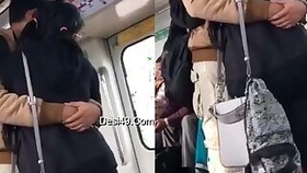 Hot MMC video in Delhi metro