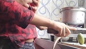 Rasoi gar mayn desi ladki ki chut chudai