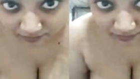 Desi MILF invites viewers to watch her XXX parts during sex posing