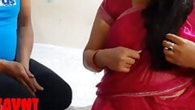 Desi bhabi opens his saree
