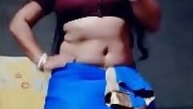 Big belly button bhabi in hot shorts video 1