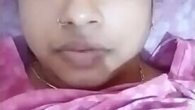 Desi Bhabhi Shows Tits