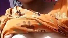 Desi beauty shows her tits and pussy
