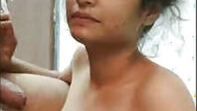 Desi Bhabhi gives a blowjob and cum